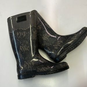 VALENTINO RAIN BOOTS SIZE 38, Feminine Lace Pattern Rubber Boots